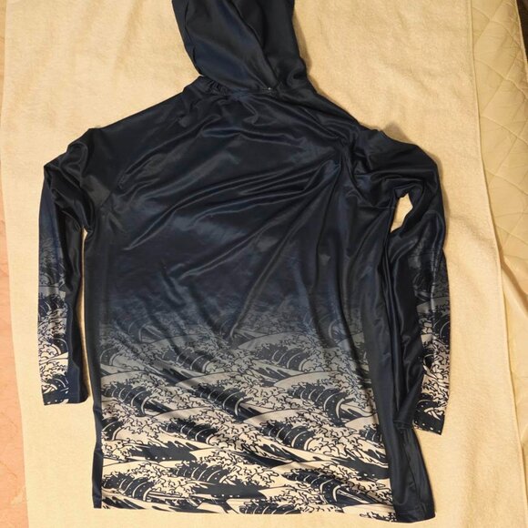 Rashguard/spf 50 shirt, brand new XL (fits like mens Lg), Navy w/wave pattern - Picture 3 of 3